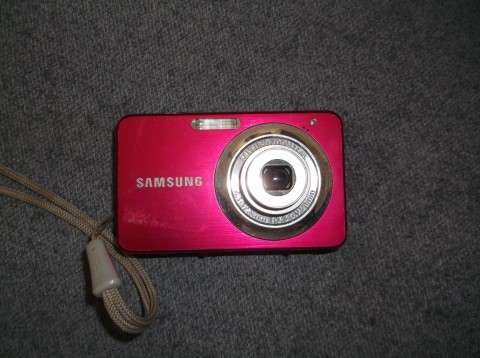 SAMSUNG ST30 DIGITAL CAMERA ( INSURANCE SALVAGE / WORKING / NO CHARGER )